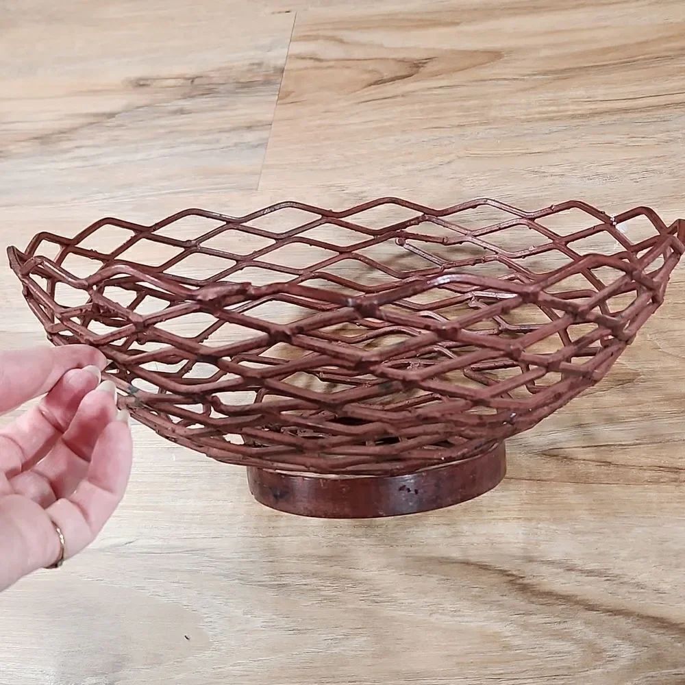 GUC Rust Heavy Metal Round Metal Bowl - Picture 3 of 5